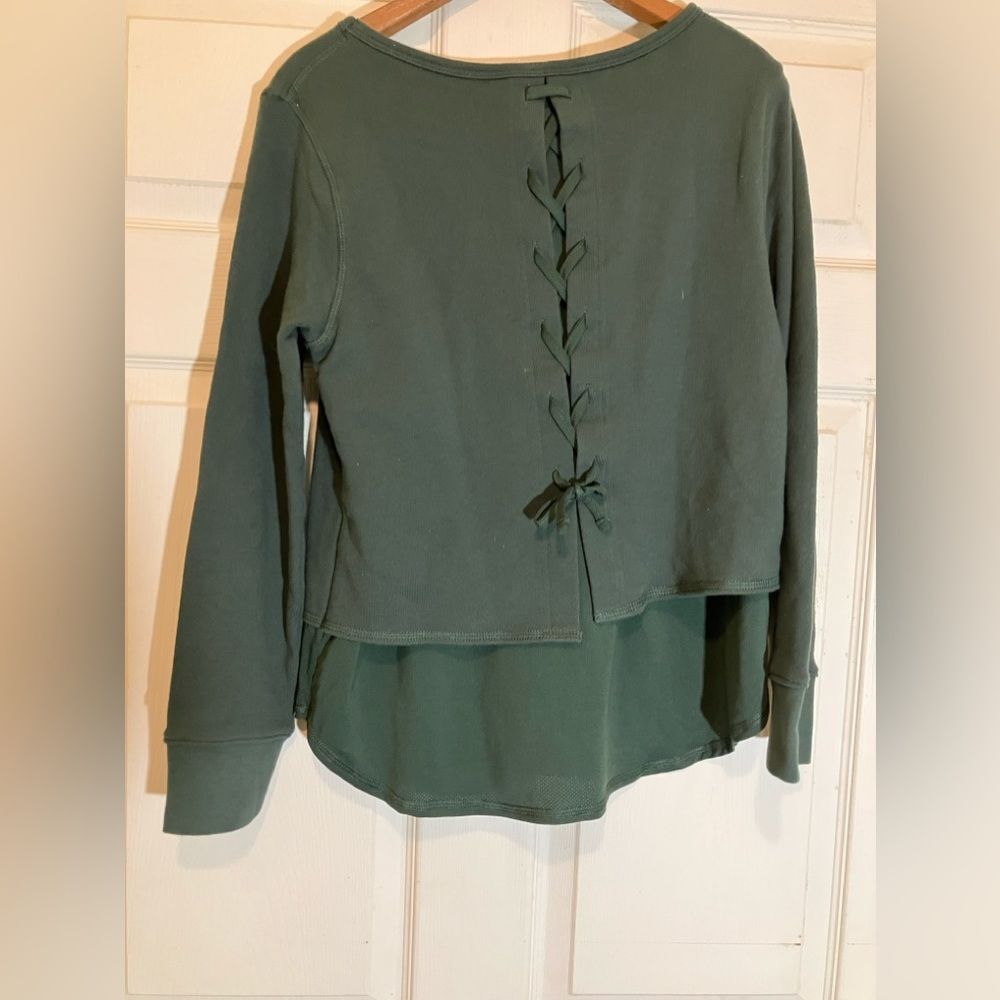 Avia Hunter Green blouse, sheer detail, tie back, excellent condition, size S - Picture 4 of 4